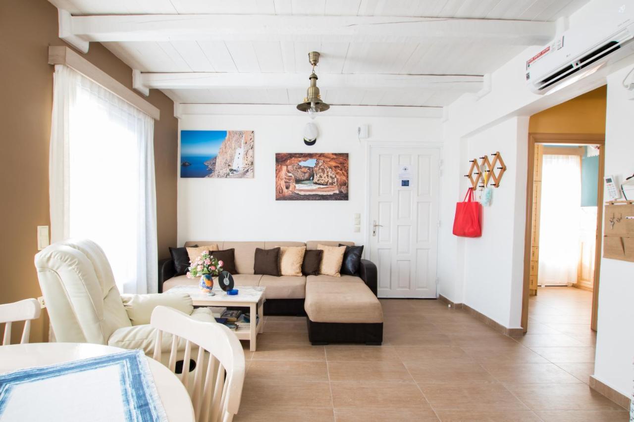 Captain Elias House Foinikion Luaran gambar