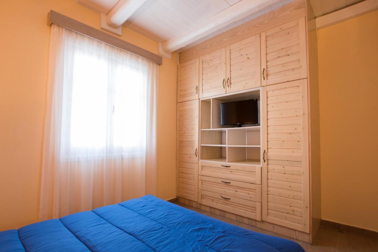 Captain Elias House Foinikion Luaran gambar